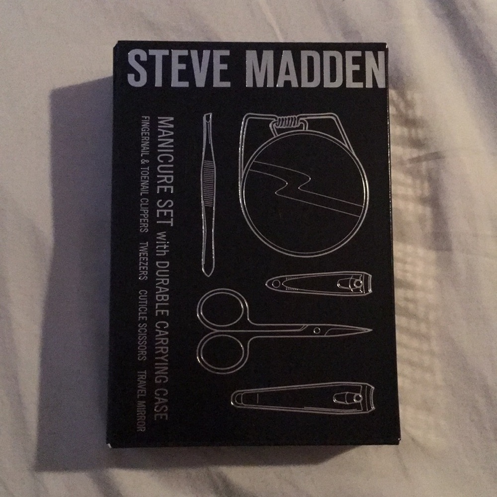 Steve Madden Manicure Set